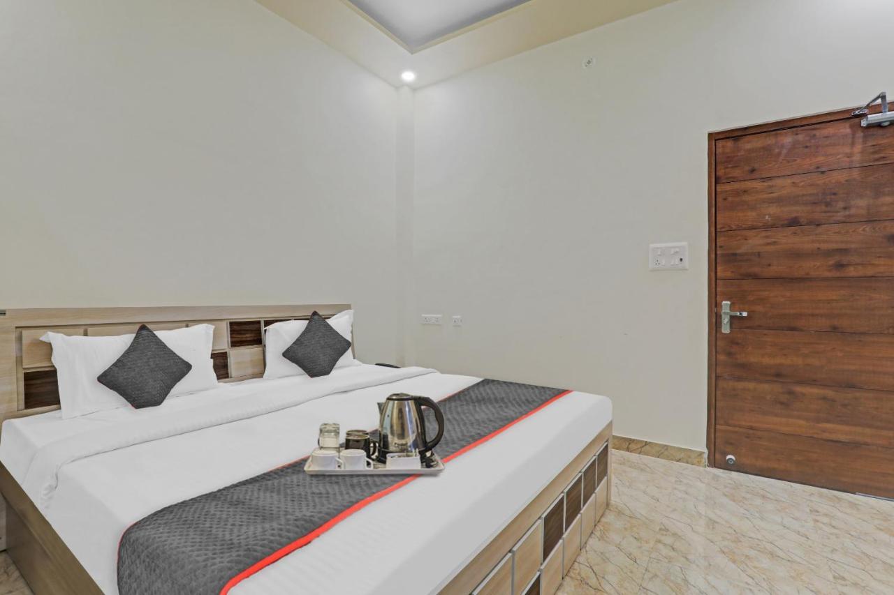 Townhouse P.S.Palace Near Amausi Metro Station Lucknow Esterno foto