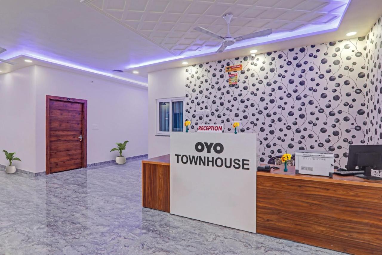 Townhouse P.S.Palace Near Amausi Metro Station Lucknow Esterno foto