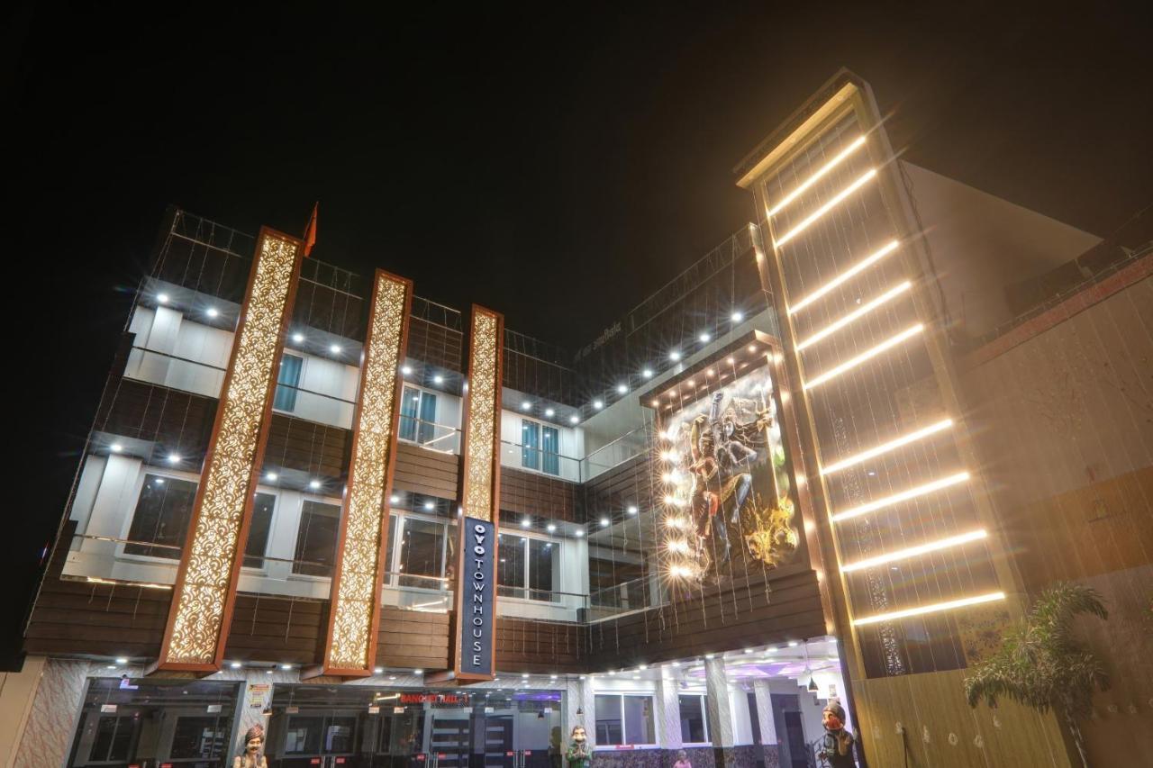 Townhouse P.S.Palace Near Amausi Metro Station Lucknow Esterno foto