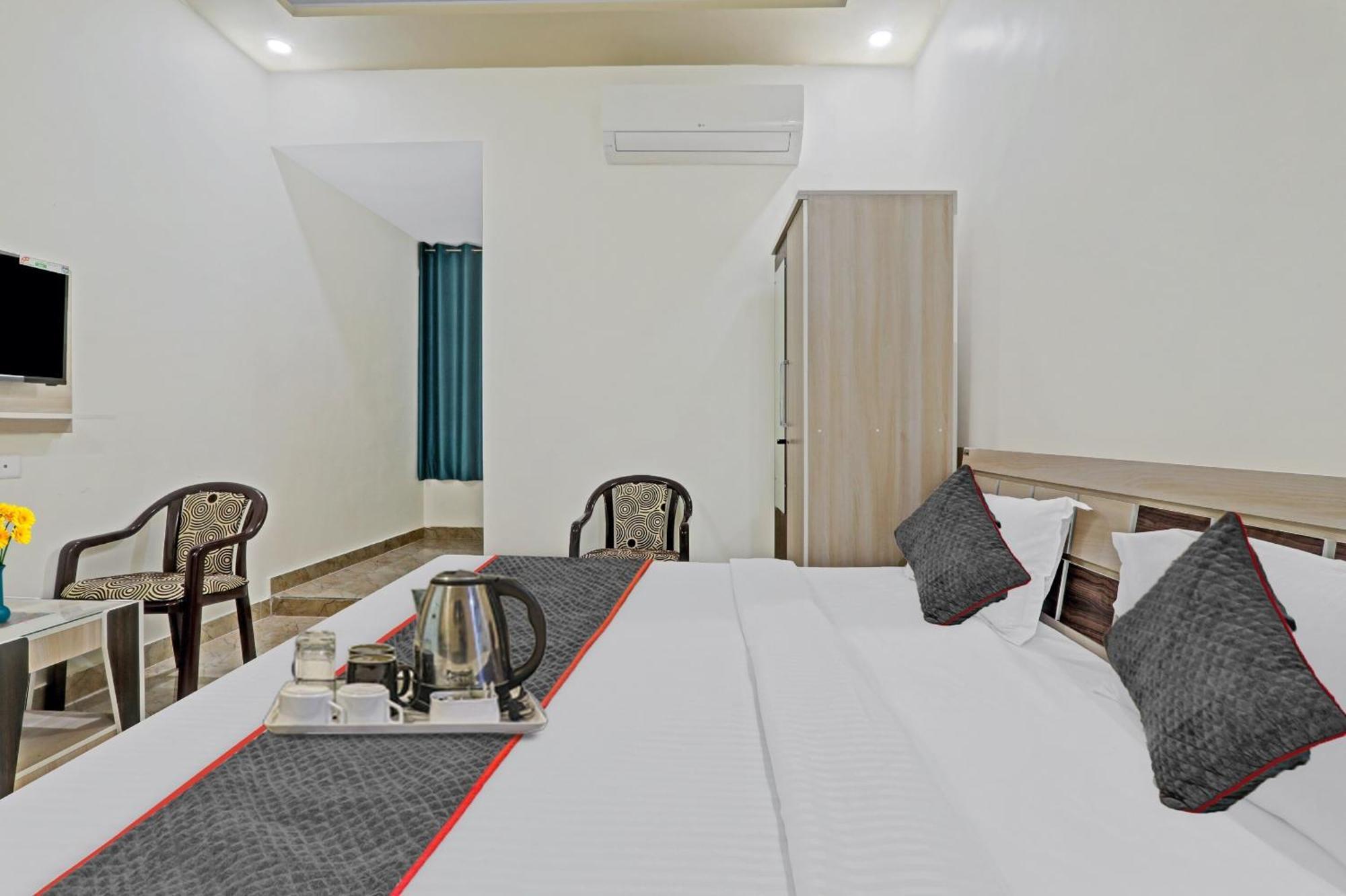 Townhouse P.S.Palace Near Amausi Metro Station Lucknow Esterno foto
