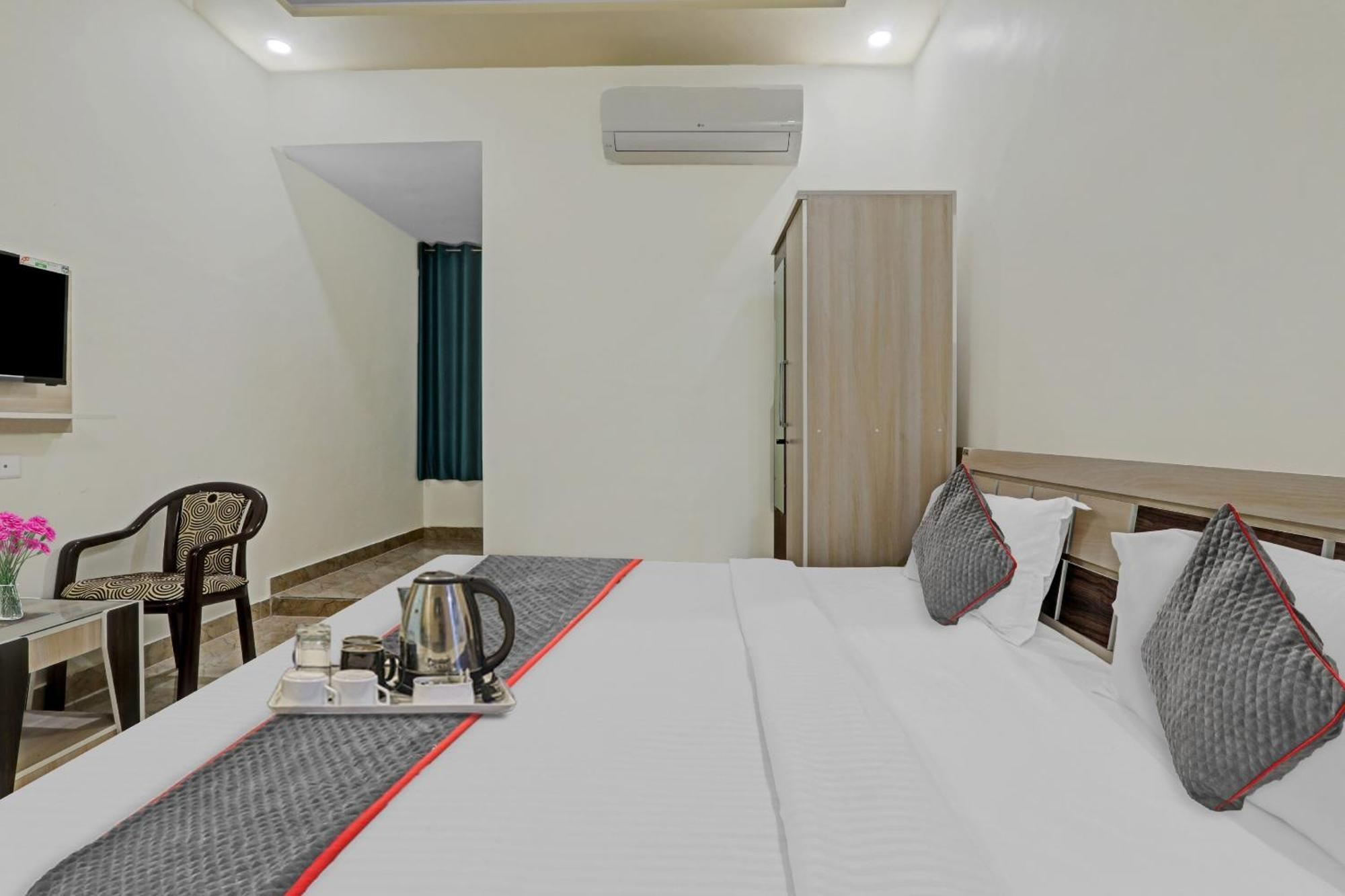 Townhouse P.S.Palace Near Amausi Metro Station Lucknow Esterno foto