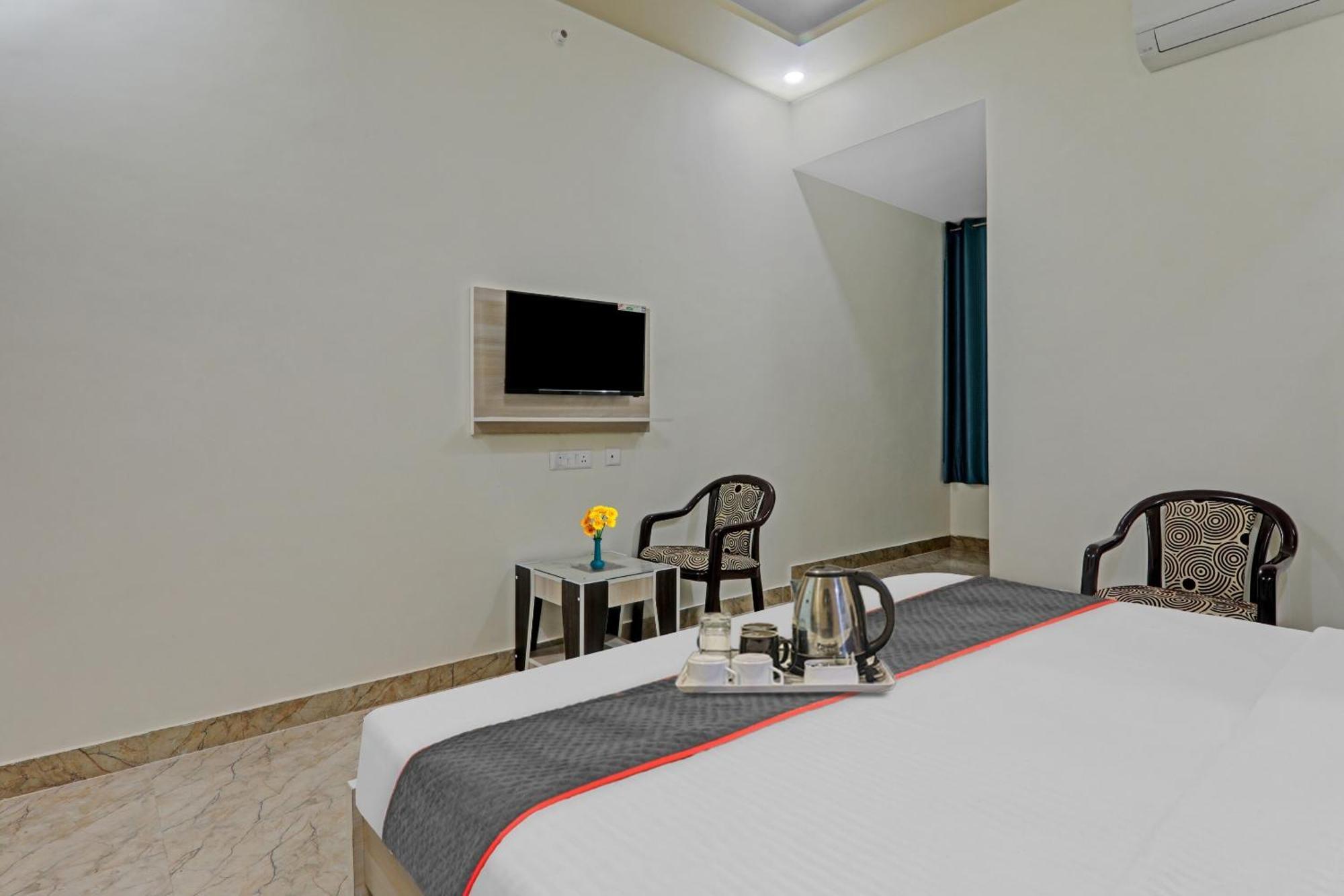 Townhouse P.S.Palace Near Amausi Metro Station Lucknow Esterno foto