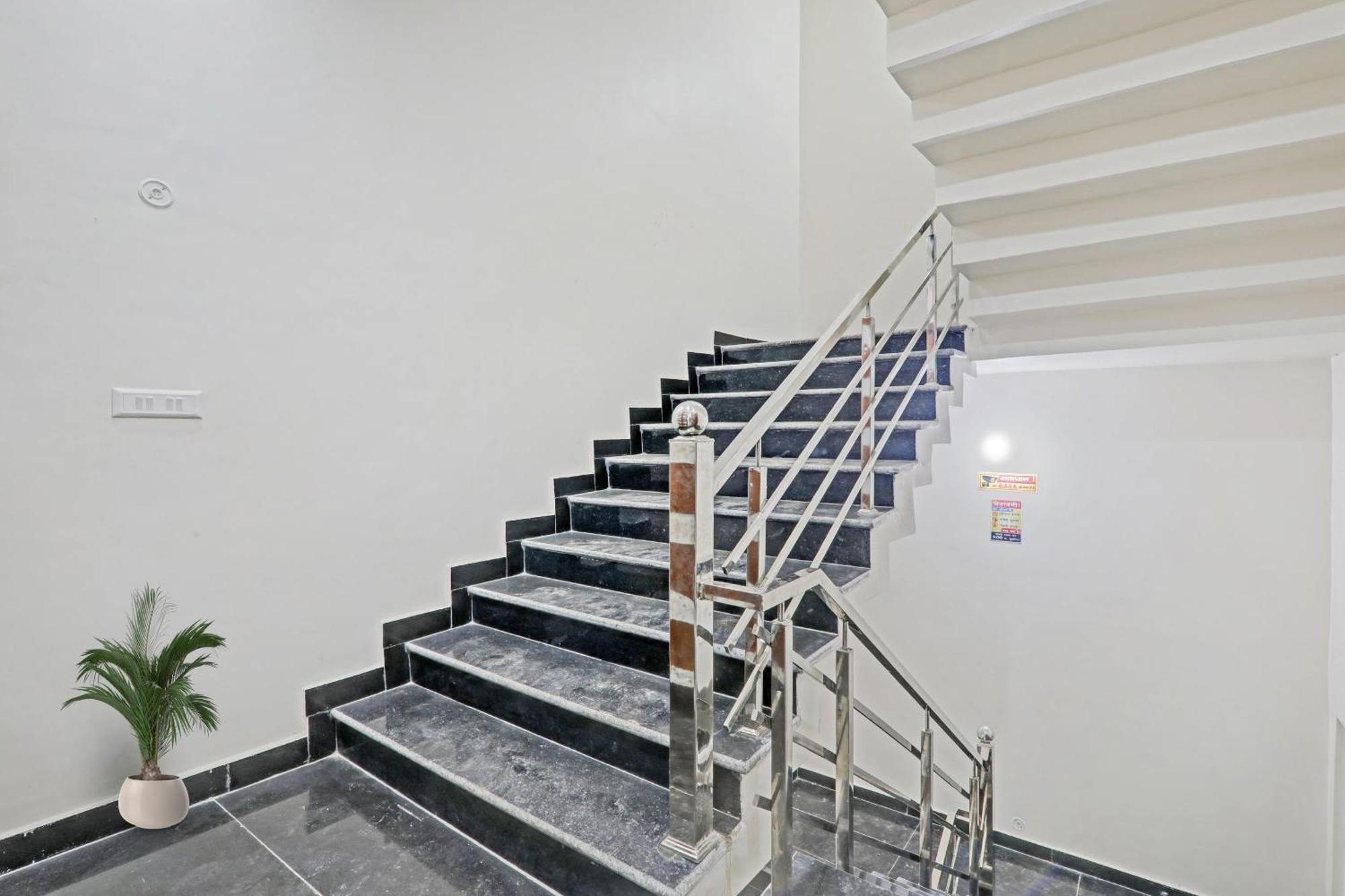 Townhouse P.S.Palace Near Amausi Metro Station Lucknow Esterno foto