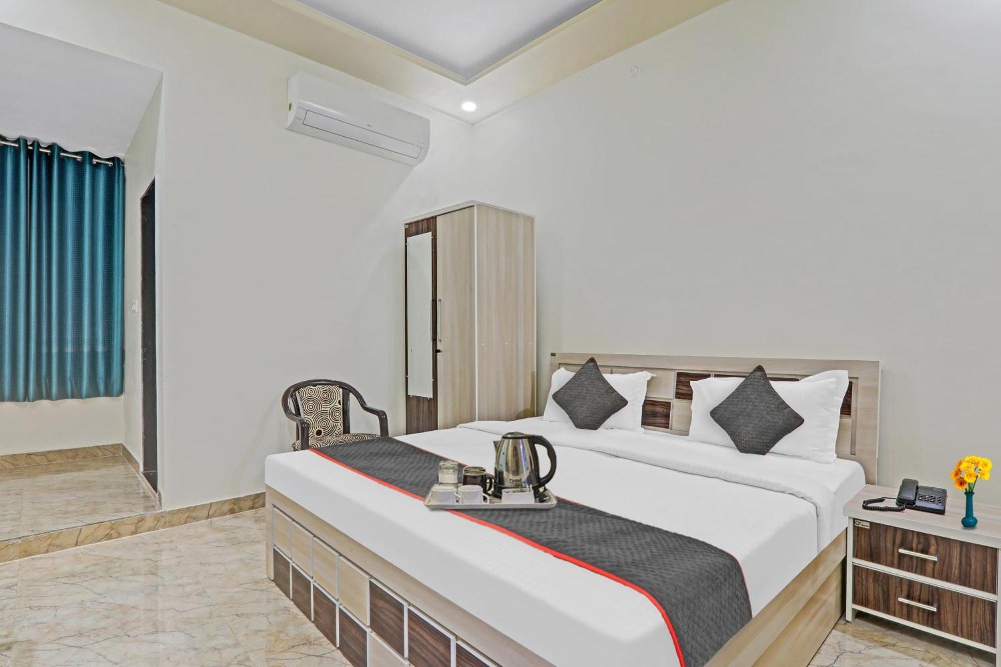 Townhouse P.S.Palace Near Amausi Metro Station Lucknow Esterno foto