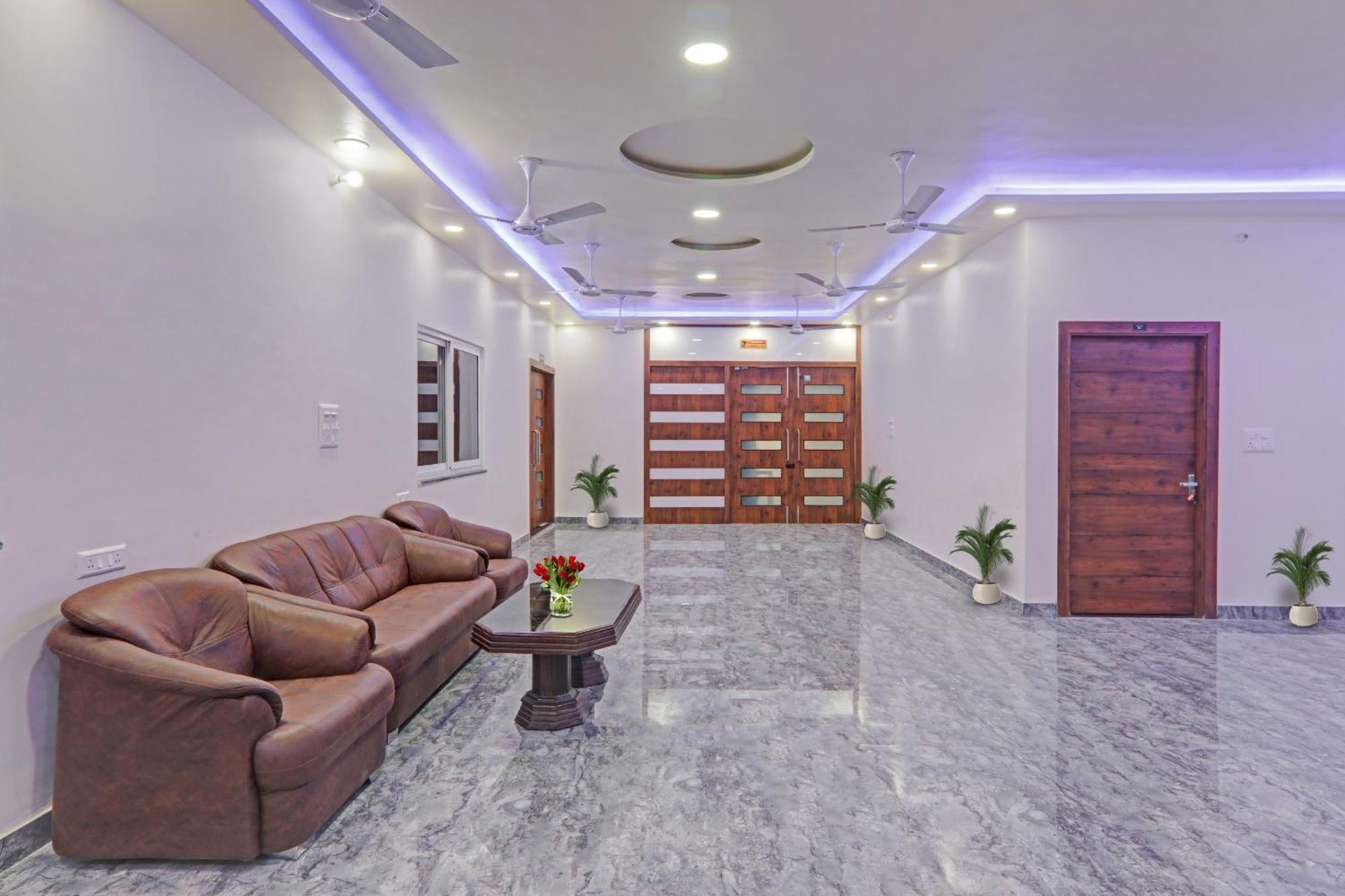 Townhouse P.S.Palace Near Amausi Metro Station Lucknow Esterno foto