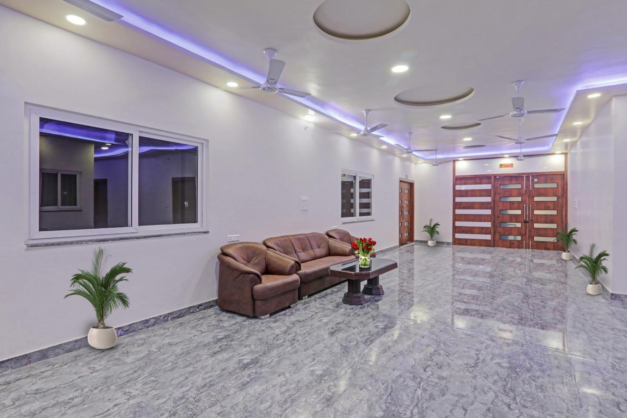 Townhouse P.S.Palace Near Amausi Metro Station Lucknow Esterno foto