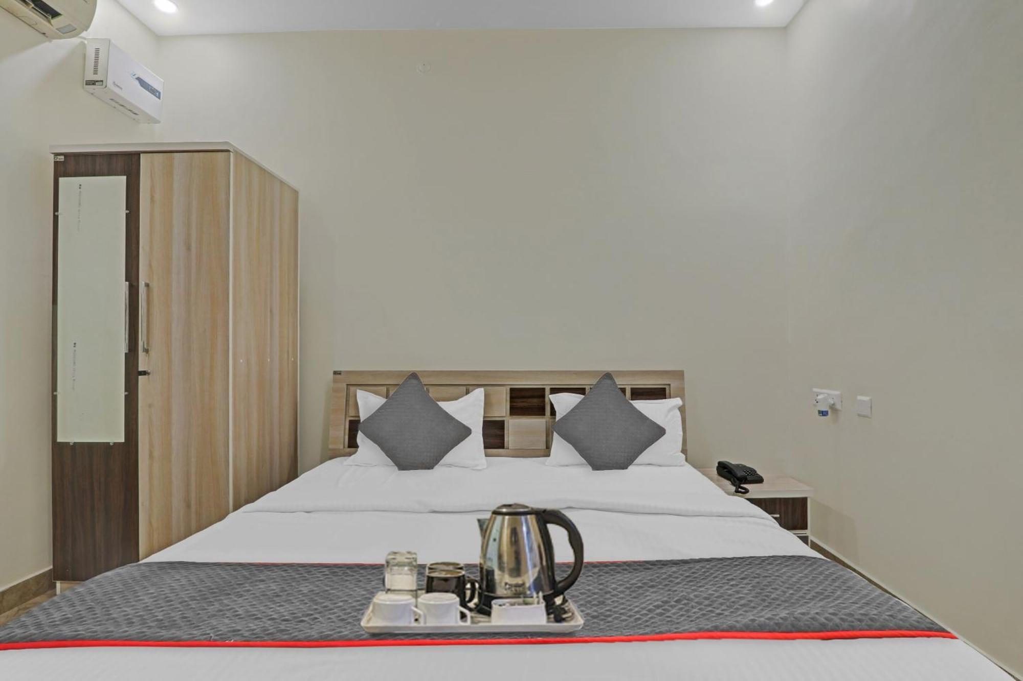 Townhouse P.S.Palace Near Amausi Metro Station Lucknow Esterno foto