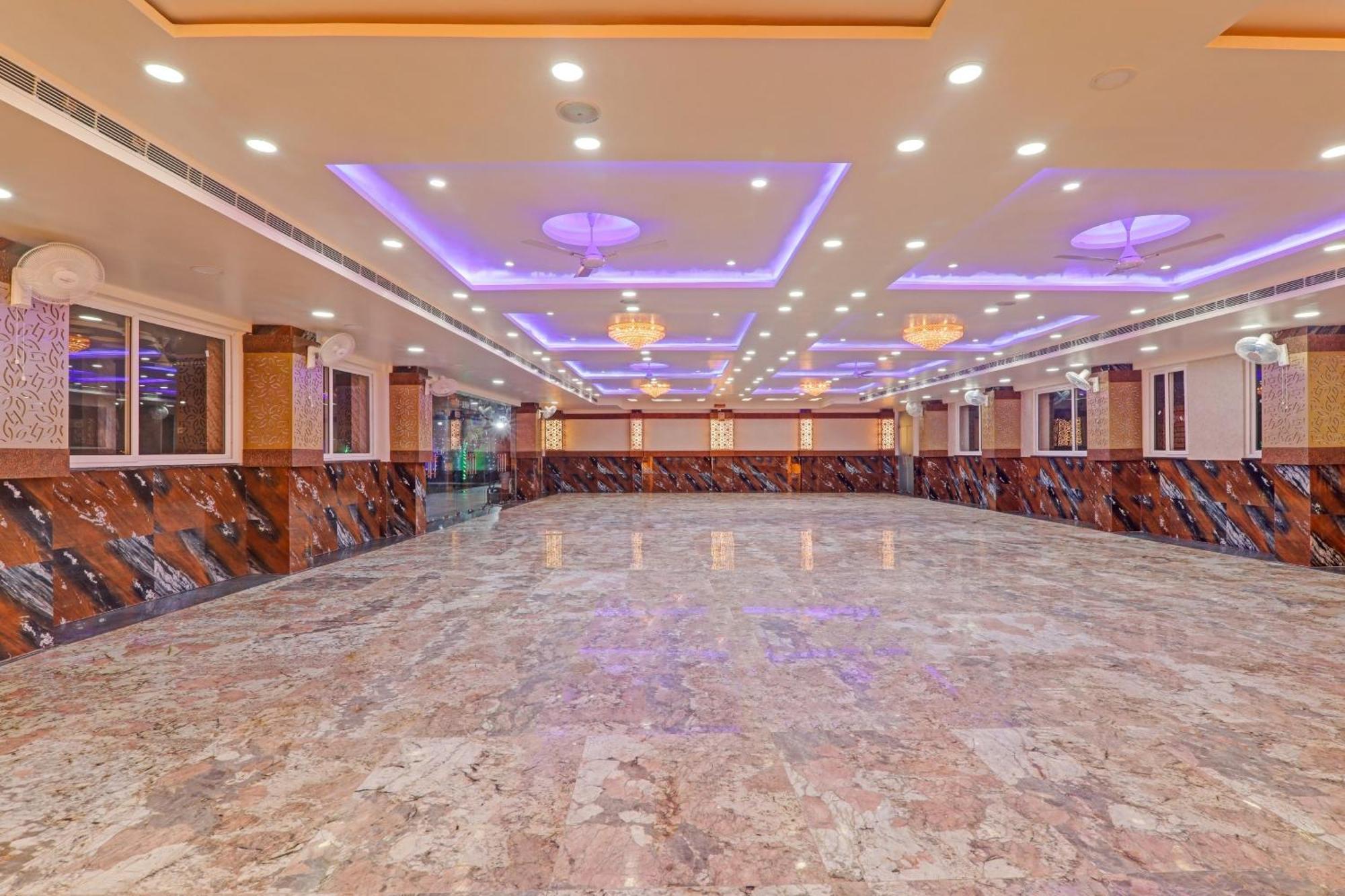 Townhouse P.S.Palace Near Amausi Metro Station Lucknow Esterno foto