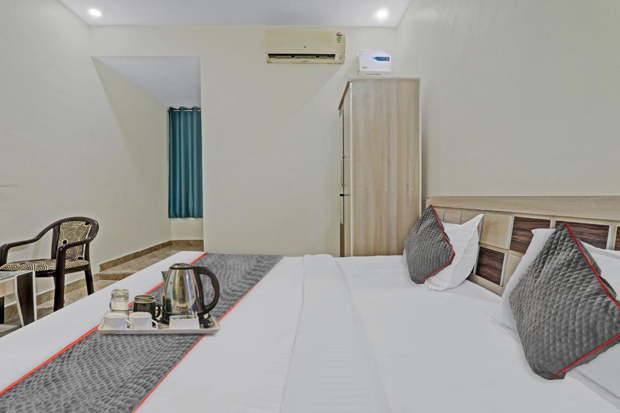Townhouse P.S.Palace Near Amausi Metro Station Lucknow Esterno foto