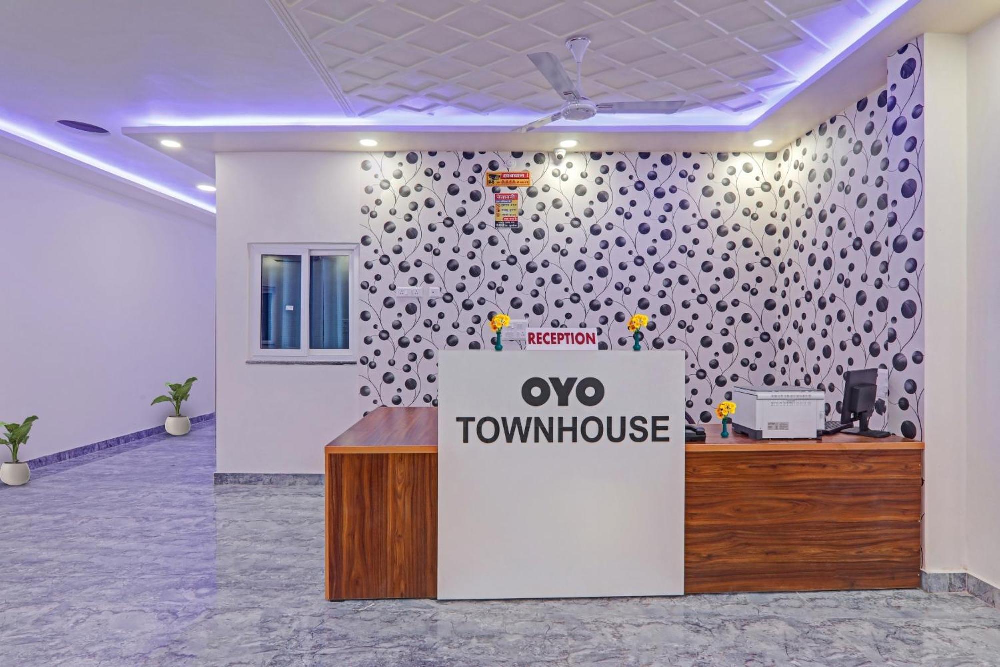 Townhouse P.S.Palace Near Amausi Metro Station Lucknow Esterno foto